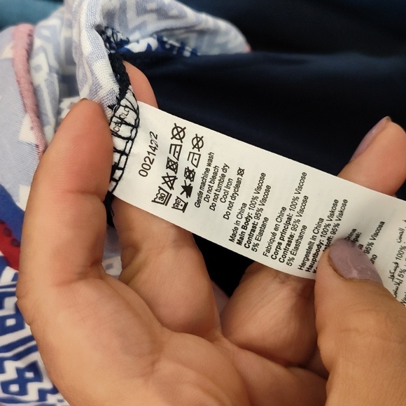 NWT Mixed Media Border Top in Navy Floral by Avenue. - Picture 8 of 9